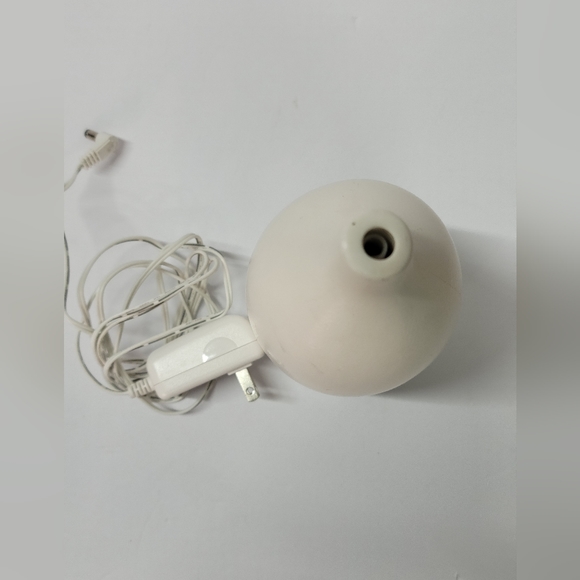 Saje Aroma Om Ultrasonic Aroma Diffuser. - Picture 3 of 8